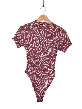 SKIMS Summer Mesh T-shirt Bodysuit Size 3X Rasberry Swirl Logo Print Sheer New